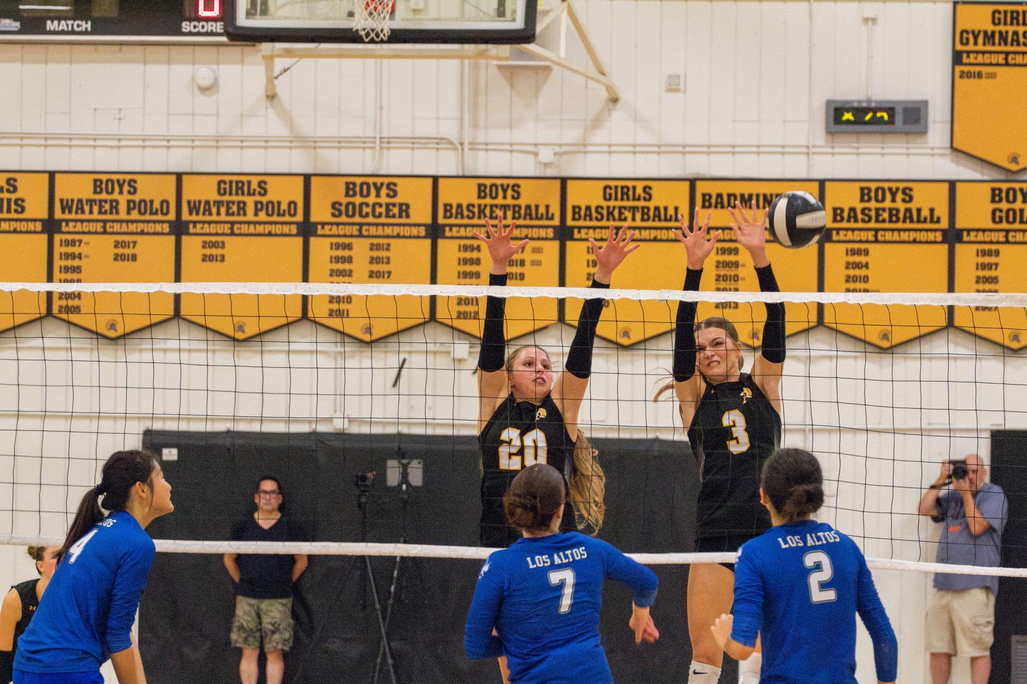 Photo Story: Girls volleyball loses 2-3 to Los Altos