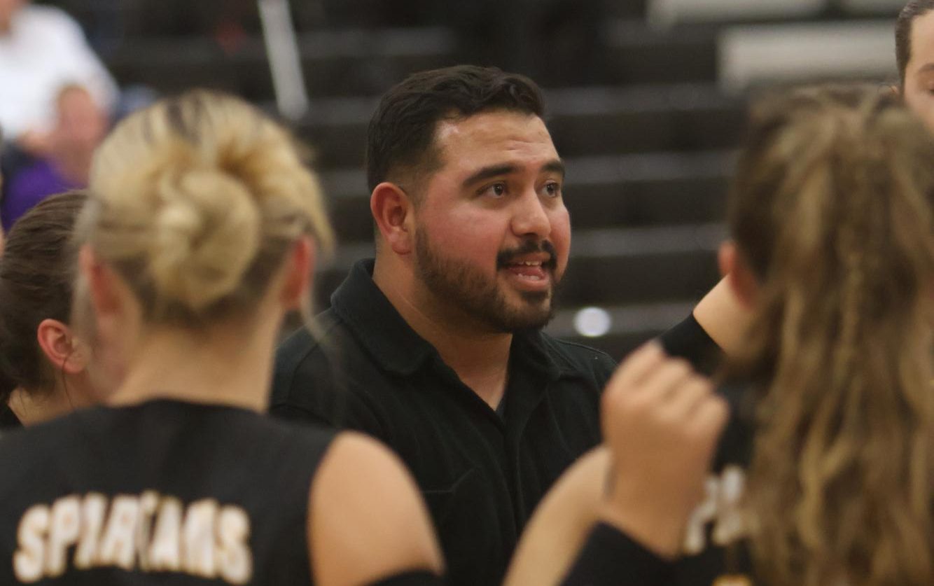 Photo Story: Girls volleyball loses 2-3 to Los Altos