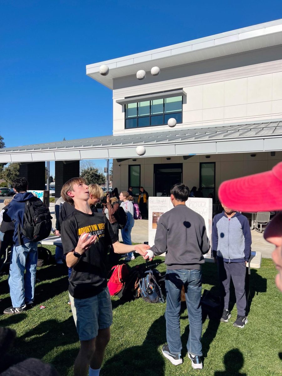 Find your fit: Spring club fair connects students