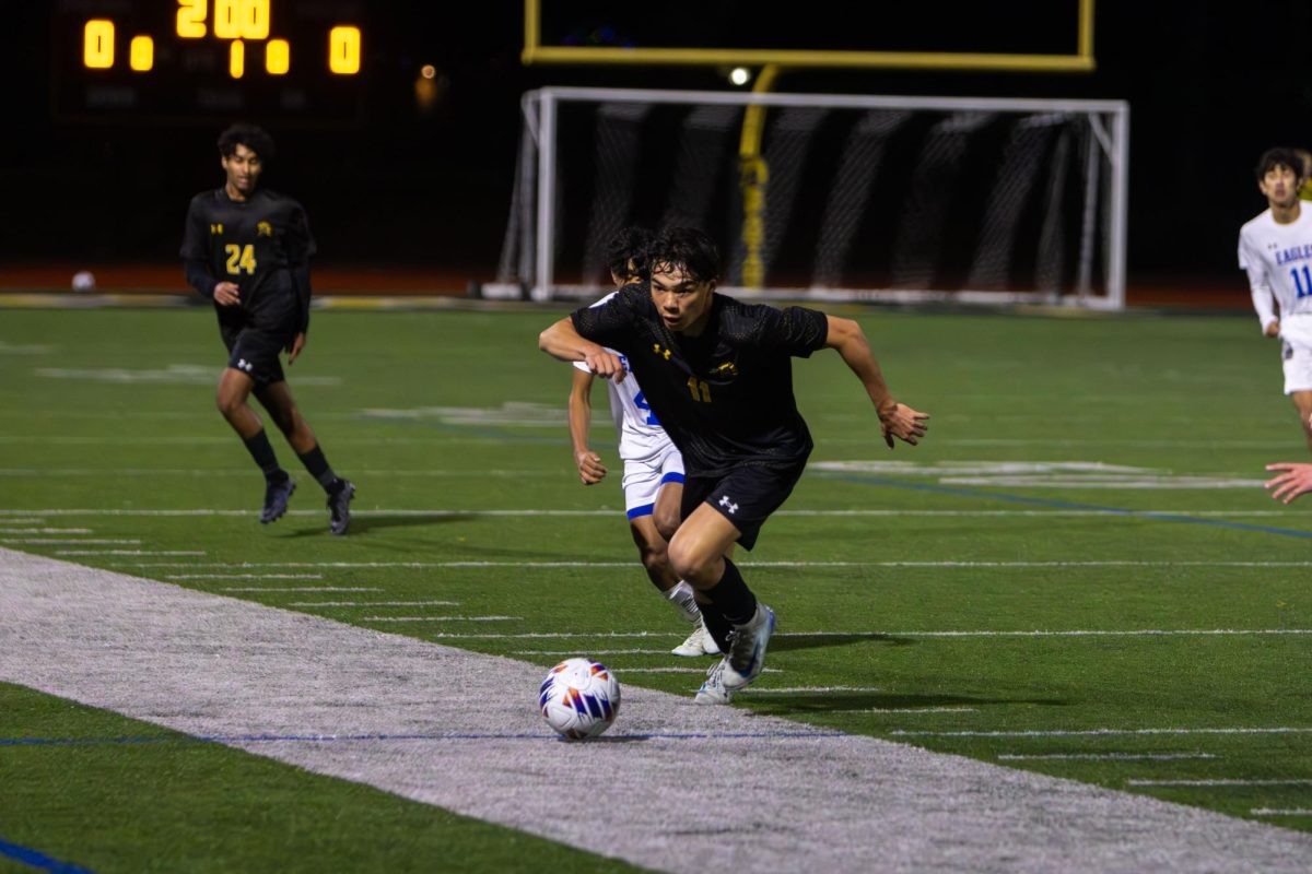 Boys soccer triumphs over Los Altos 1-0