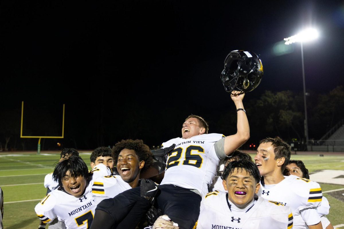 Football defeats Palo Alto 46-44 in season opener