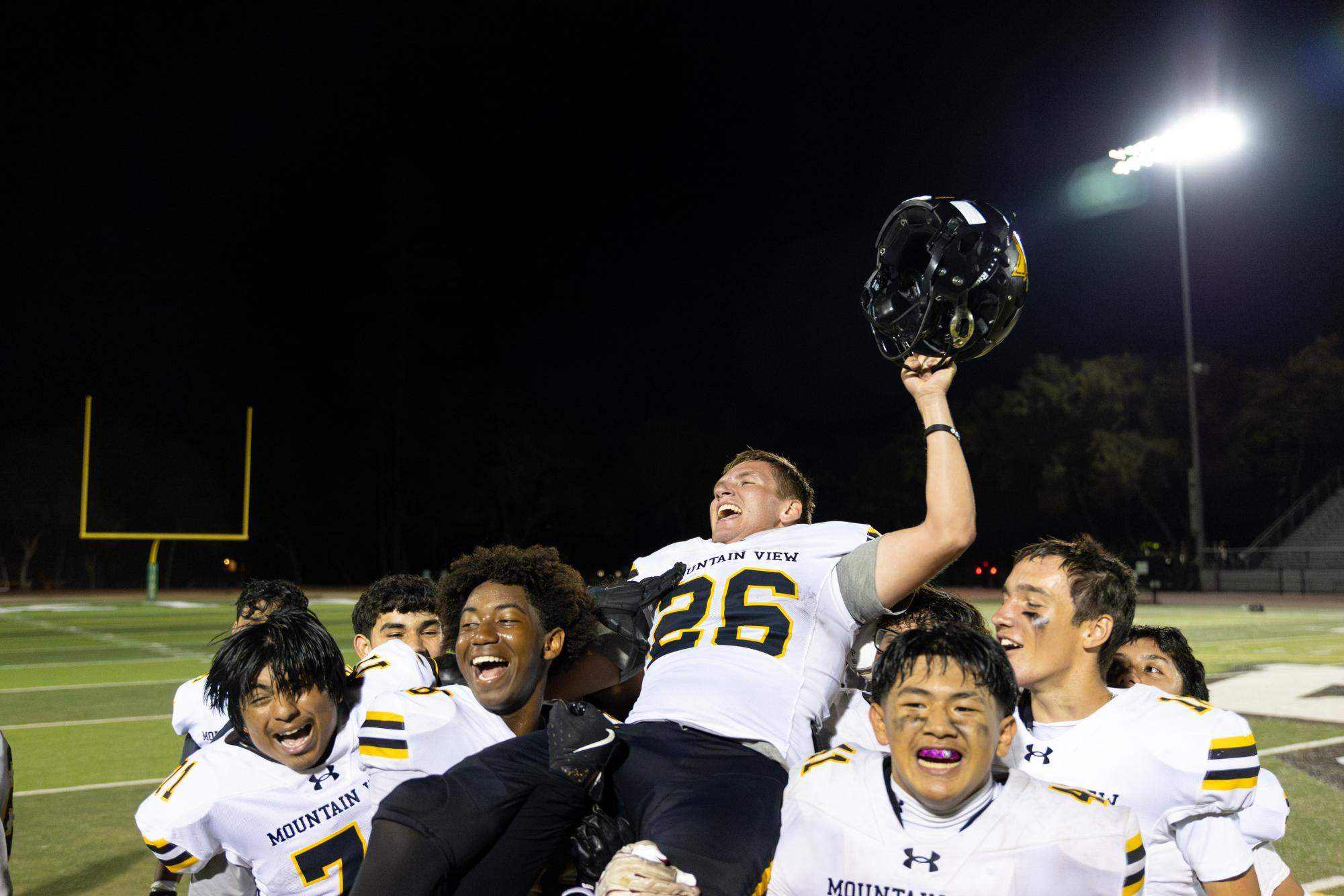 Football defeats Palo Alto 46-44 in season opener
