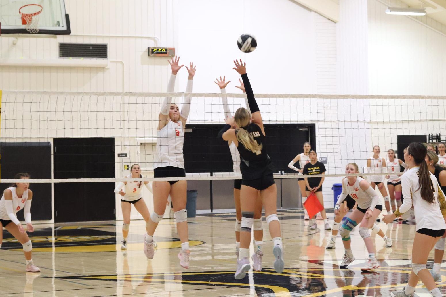 Girls volleyball loses to Los Gatos 1-3