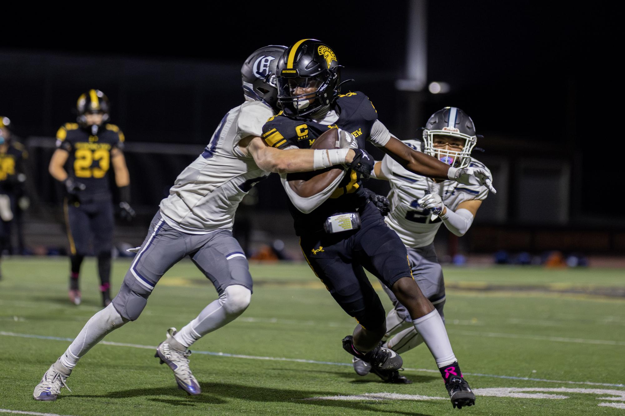 Football defeats Carlmont 35-28 in Homecoming game, Bankhead and Chien crowned royalty