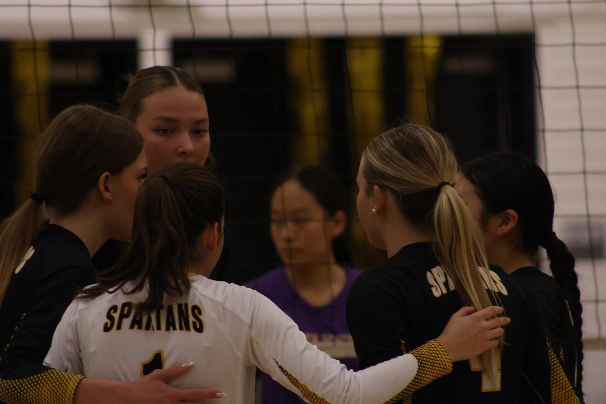 Girls volleyball celebrates senior night, loses 0-3 to Monta Vista