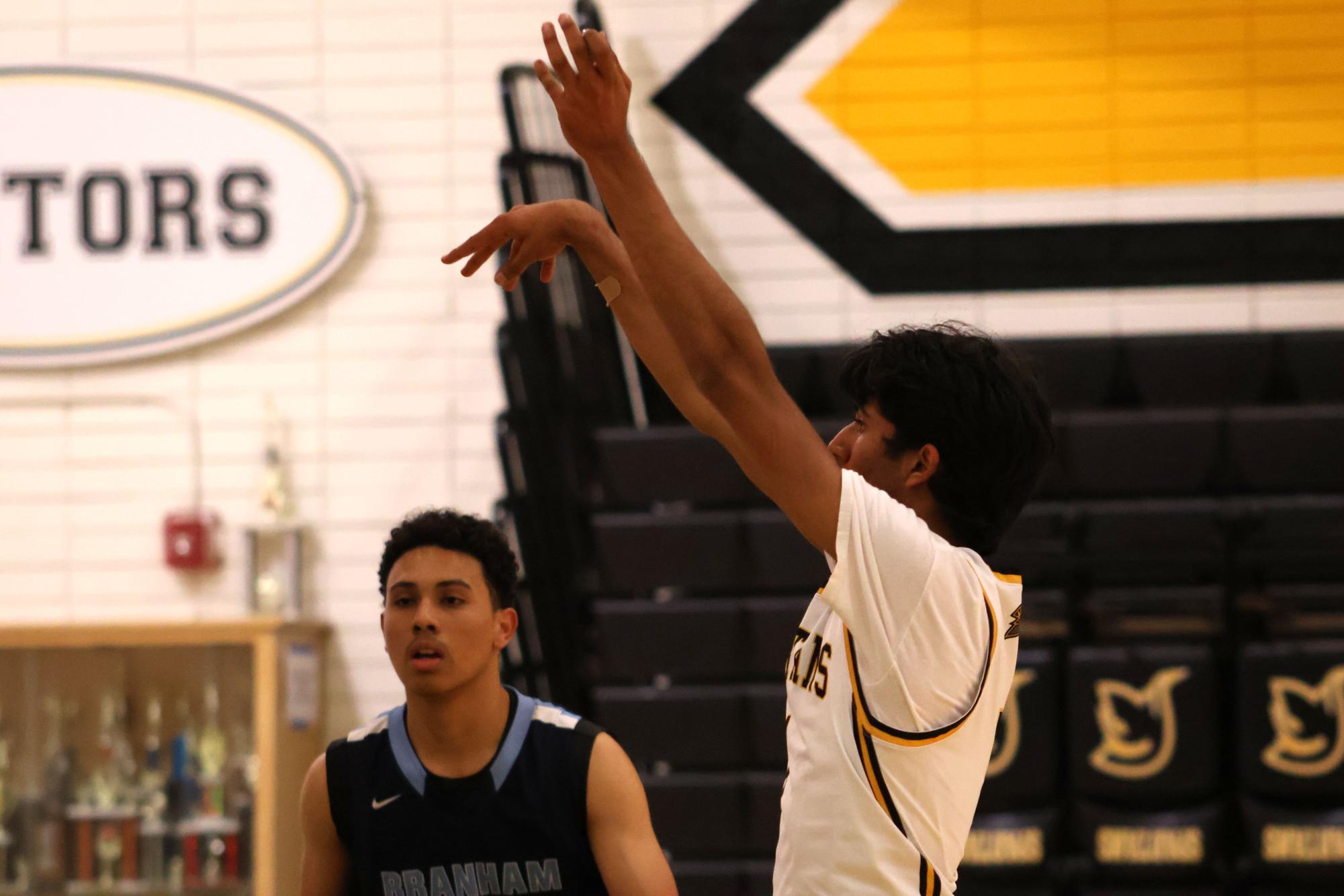 Boys basketball falls to Branham 65-69