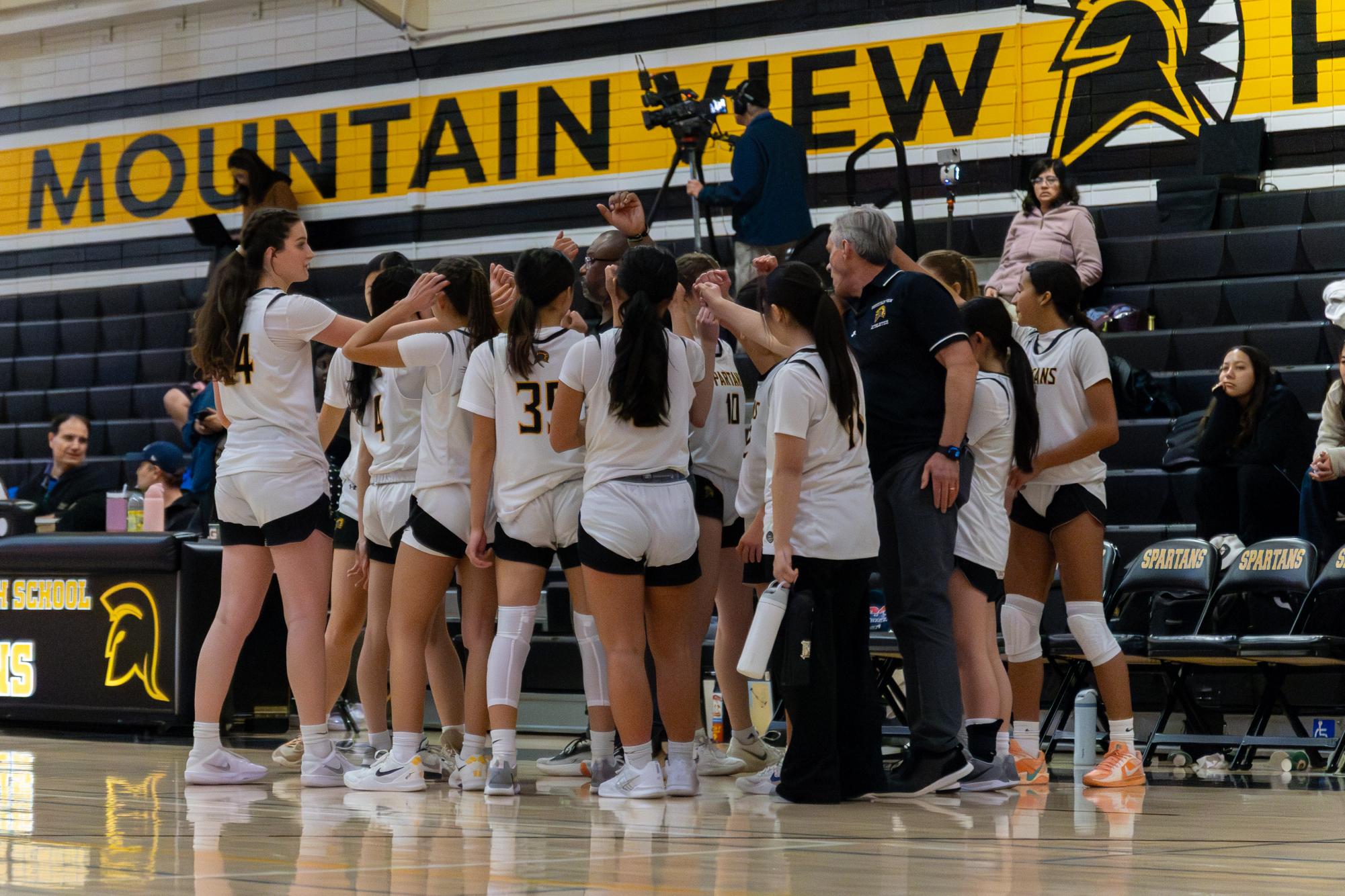 Girls Basketball falls short to Los Altos 31-33